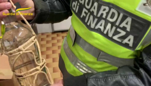 Vodka contraffatta venduta in tutta Italia: sequestri