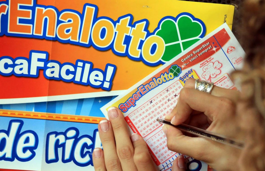SuperEnalotto: Centrato il 6 da 371milioni, vincono in 90: nove sono calabresi