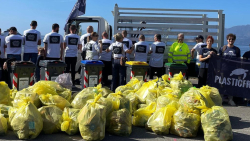 Reggio Calabria: la spiaggia di Gallico liberata da 920 kg di rifiuti grazie ai detenuti Seconda Chance e i volontari Plastic Free