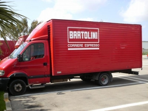 Colpi di pistola contro sede Bartolini a Vibo Valentia