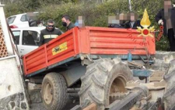 Si ribalta trattore a Lamezia, morto il conducente