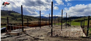 Costruzione abusiva a Crucoli, denunciati pensionati