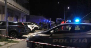 Tragedia a Catanzaro, donna si getta dal balcone con i suoi tre figli