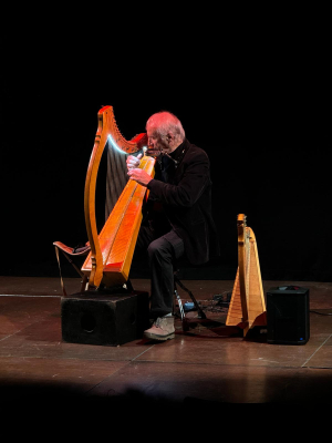 Il musicista Stefano Corsi incanta il Teatro comunale di Mendicino