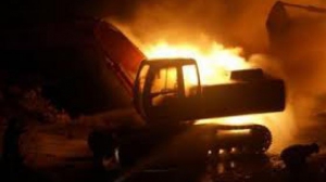 Incendiato escavatore nel catanzarese