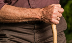 Sequestrarono e mutilarono un anziano, arriva la condanna