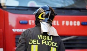 Incendio in area deposito a Crotone