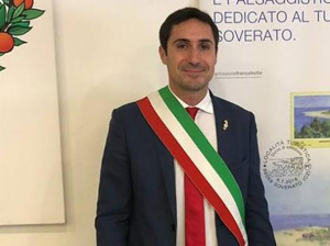 Sindaco di Soverato firma l&rsquo;ordinanza nella notte: ''Bar e ristoranti chiusi''
