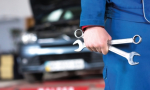 Sequestarta autofficina completamente abusiva a Reggio Calabria