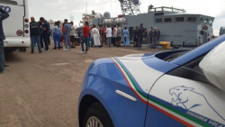 Sbarco nel crotonese, fermati scafisti