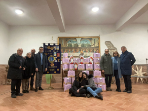 Donazione di colombe e uova pasquali alla chiesa del Monte  il ''dolce augurio'' del Lions Club Catanzaro Host rivolto a chi &egrave; meno fortunato