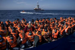 Notte di sbarchi, un altro carico di vite umane approda a Roccella
