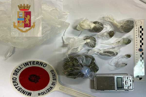 Marijuana in casa divisa in dosi, denunciato a Vibo Valentia