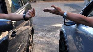 Liti per posto auto durante la festa della Madonna, quattro feriti