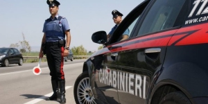 Alla vista dei carabinieri si danno a precipitosa fuga: arrestati a Crotone