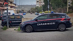 Droga e coltello in tasca, giovane arrestato nel quartiere Arghill&agrave;