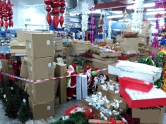 Sequestrate luci e giocattoli di Natale nel cosentino