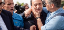 Mimmo Lucano lascia Riace: Amaroni e Napoli disposti ad ospitarlo