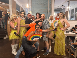 Arte, memoria e diritti: il Pride accende il Lido Mancuso nel ricordo di Stonewall, Mirko e Katy