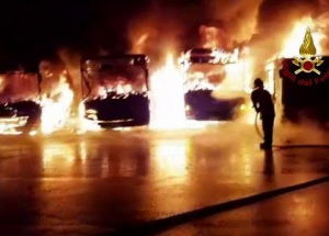 Rogo distrugge 3 bus autolinee calabrese