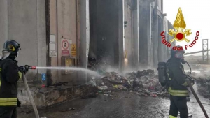 Rogo in impianto rifiuti solidi urbani nel catanzarese
