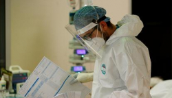 Covid, tasso di positivit&agrave; schizza al 44,5%
