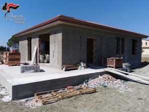 Isola Capo Rizzuto: sequestrato fabbricato abusivo