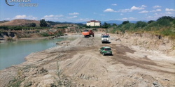 Prelievi abusivi dal letto del fiume Neto, dodici denunciati