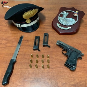 Picchia il nipote e lo minaccia, arrestato nel crotonese