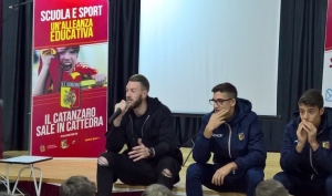 Gli alunni dell&rsquo;I.C.  &ldquo;Manzoni&rdquo; Catanzaro Nord incontrano i calciatori del Catanzaro