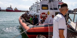 Sbarco nella Locride, 98 migranti al porto di Roccella