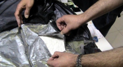 Droga: centrale di spaccio in casa