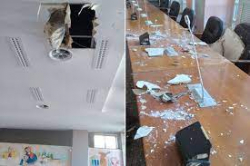 Cosenza, crolla parte del controsoffito nel Comune