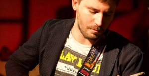 Il chitarrista Renato Caruso in concerto domani a Petilia Policastro