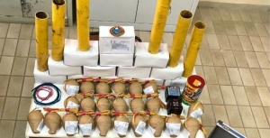 Materiale pirotecnico stoccato in modo pericoloso a Isola Capo Rizzuto