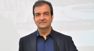 Dorme su una panchina per lavorare, le parole di Occhiuto