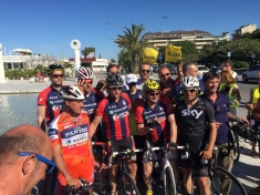 Davide Nicola arrivato in bici a Pescara