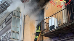 Abitazione in fiamme nel Cosentino, occupanti in salvo