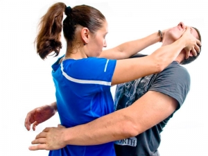 Corso gratuito di autodifesa organizzato dall' AMI di Catanzaro-Cosenza