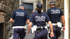 Agente della Polizia locale aggredita e minacciata a Reggio Calabria