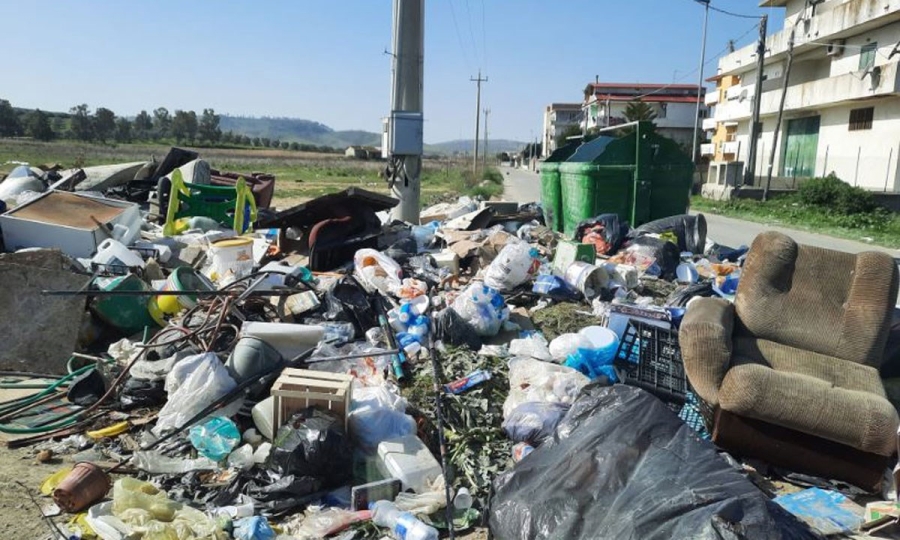 Sanzioni a Crotone per chi abbandona rifiuti in strada