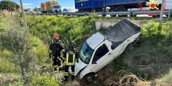 Incidente sulla 106, tre feriti: donna trasferita a Catanzaro in elisoccorso
