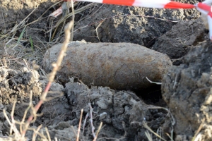 Ordigno bellico affiorato su spiaggia nel reggino