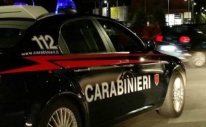 Tenta di disfarsi della droga, beccato 27enne