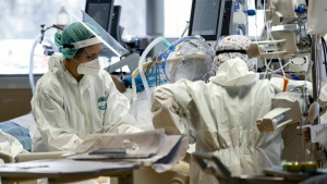 Covid, il Bollettino: impennata di positivi