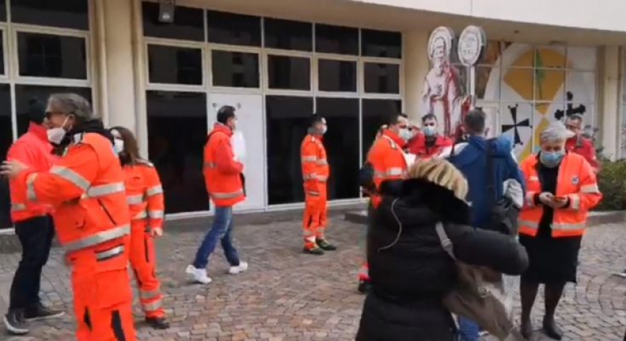 Sit in di protesta degli operatori del 118 a Catanzaro
