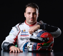 Simone Iaquinta punta al traguardo di Imola