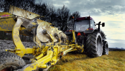 Agricoltore muore schiacciato da trattore nel vibonese