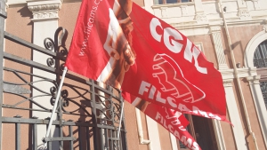 Sindacati: ''La vertenza dei lavoratori precari calabresi non si ferma''