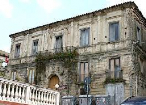 Maida, ''Restauro conservativo di Palazzo Vitale'' per un importo di 800.000 euro, il sindaco Paone ha firmato il disciplinare ministeriale